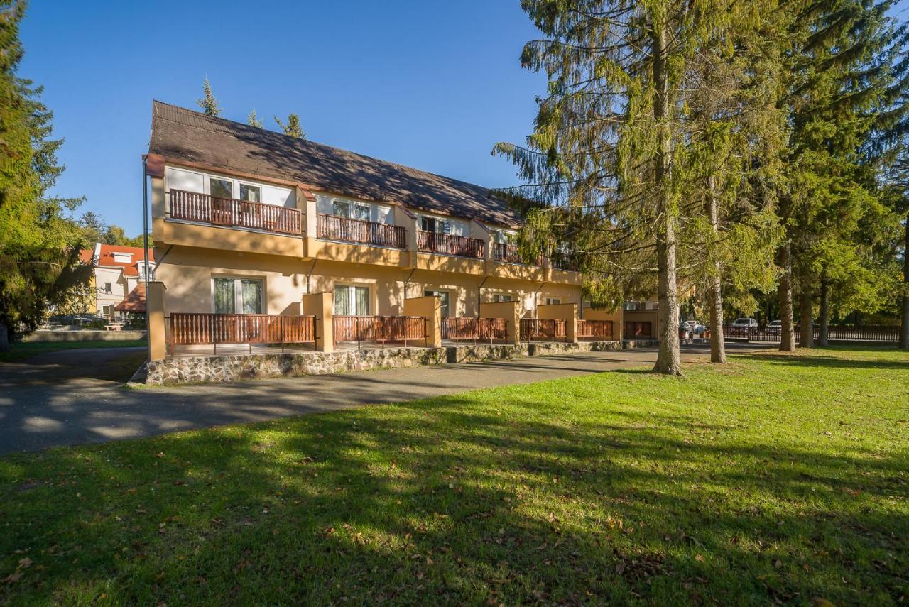 Lipicai Hotel Es Etterem Szilvasvarad Bagian luar foto