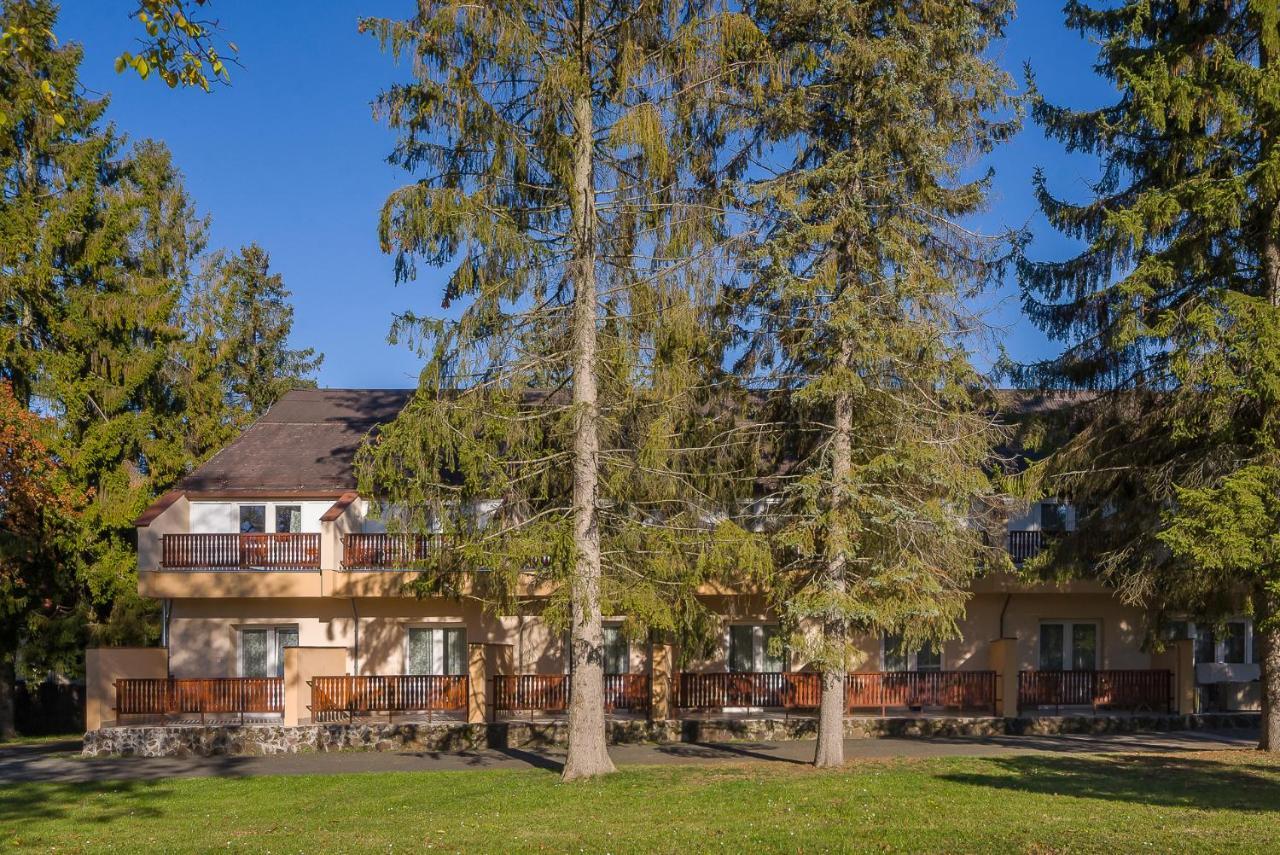 Lipicai Hotel Es Etterem Szilvasvarad Bagian luar foto