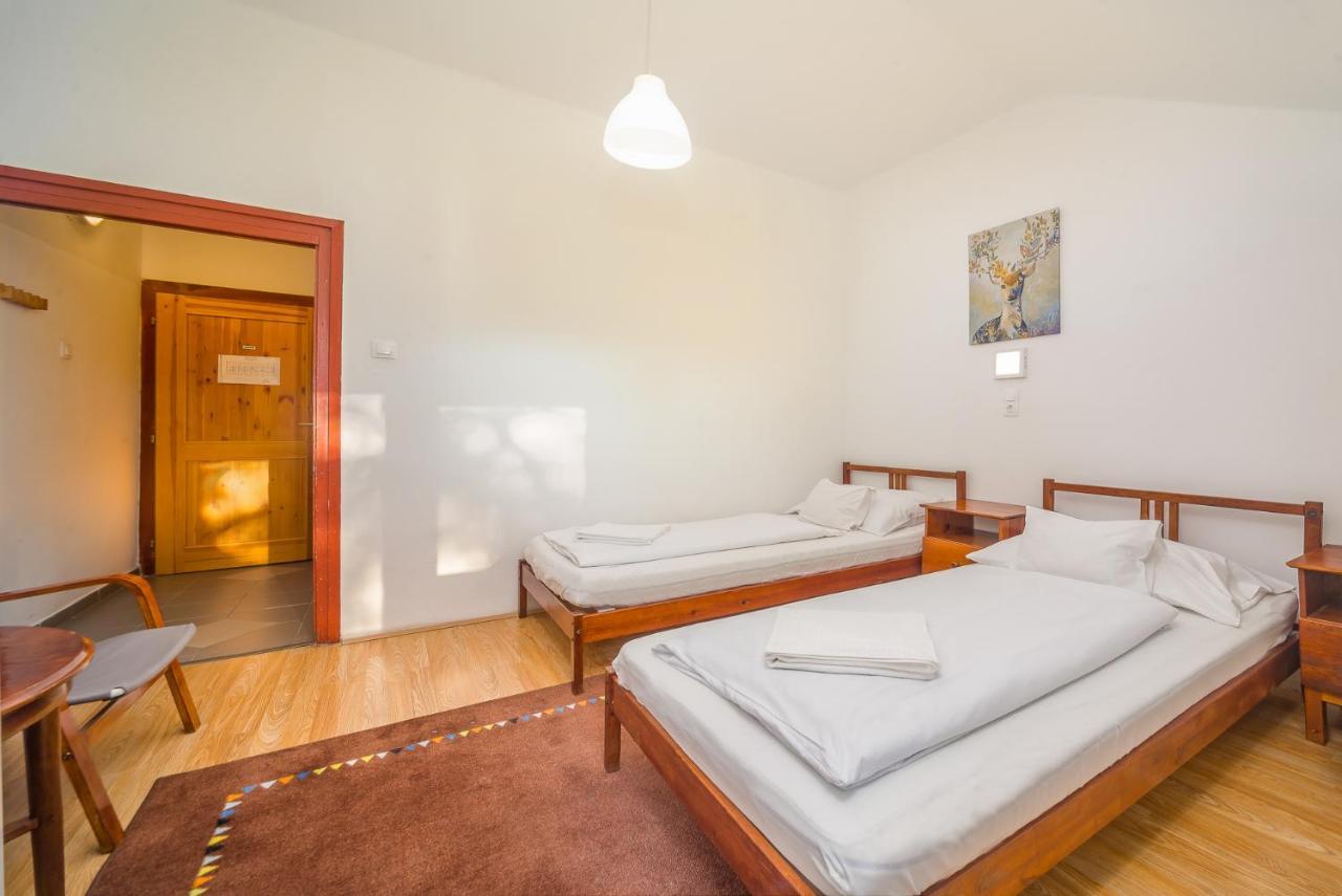 Lipicai Hotel Es Etterem Szilvasvarad Bagian luar foto