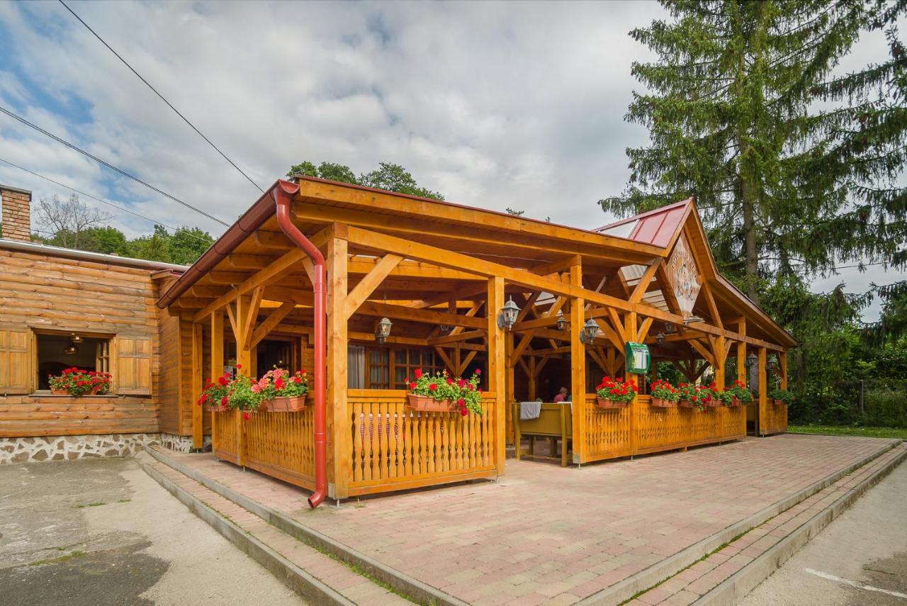 Lipicai Hotel Es Etterem Szilvasvarad Bagian luar foto