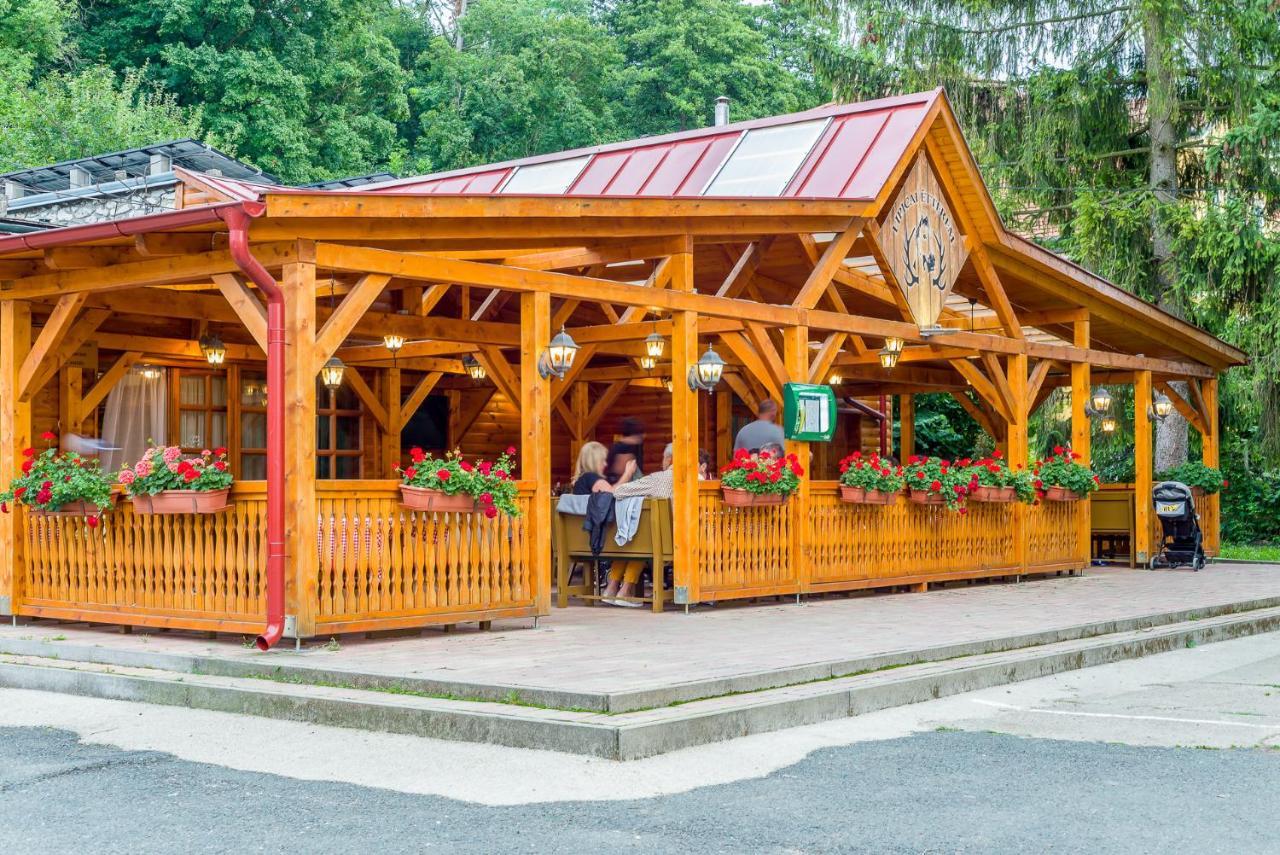 Lipicai Hotel Es Etterem Szilvasvarad Bagian luar foto