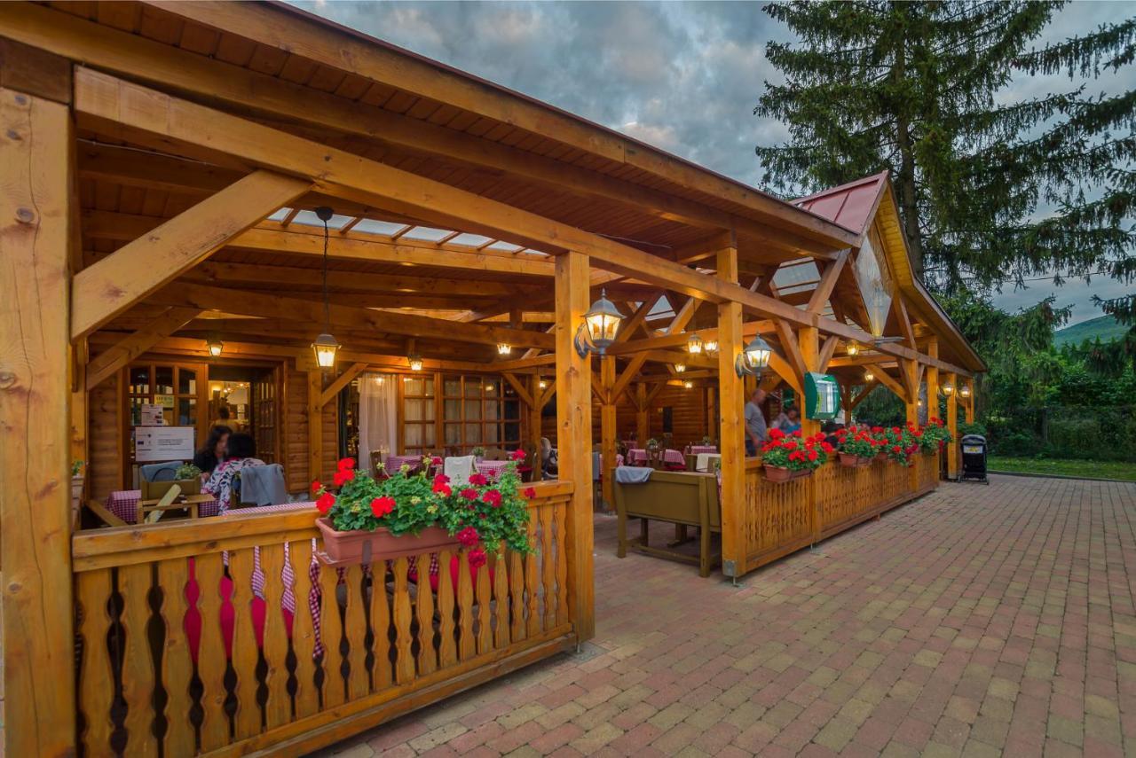 Lipicai Hotel Es Etterem Szilvasvarad Bagian luar foto