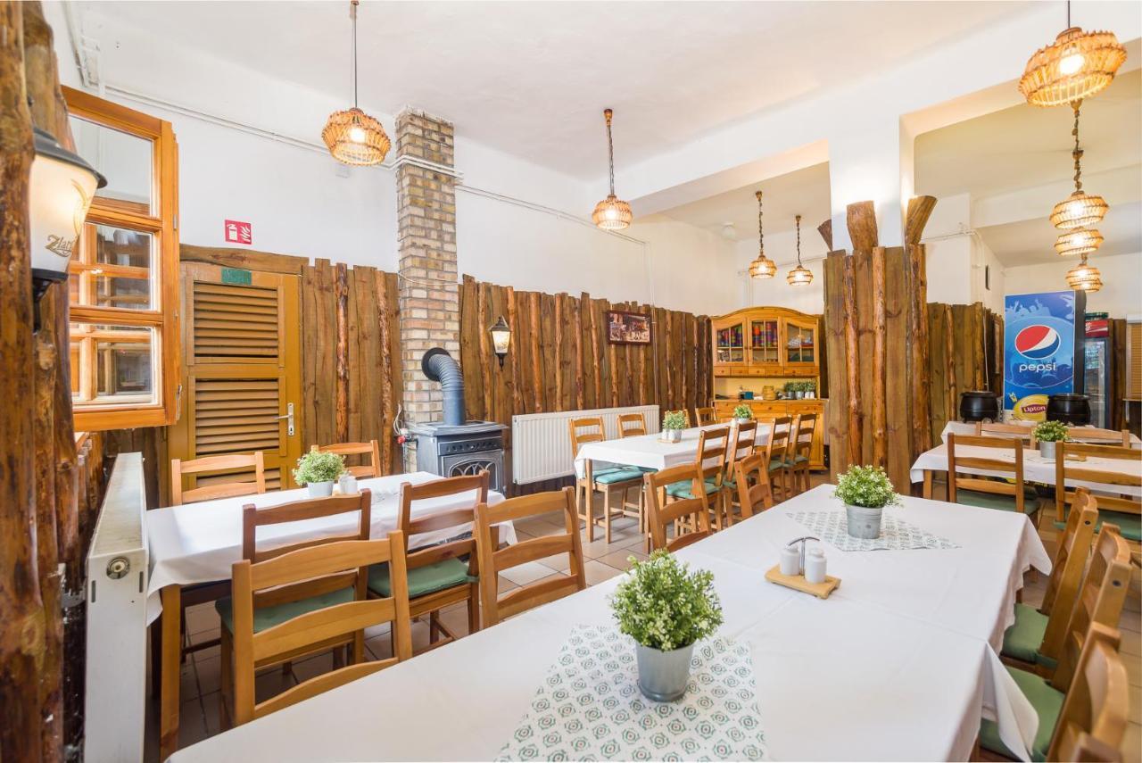 Lipicai Hotel Es Etterem Szilvasvarad Bagian luar foto
