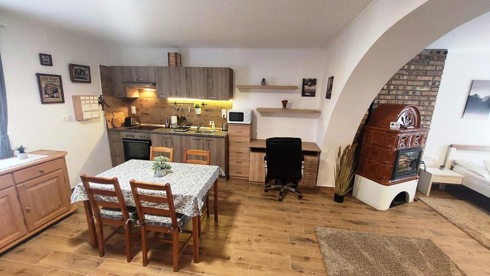 Lipicai Hotel Es Etterem Szilvasvarad Bagian luar foto